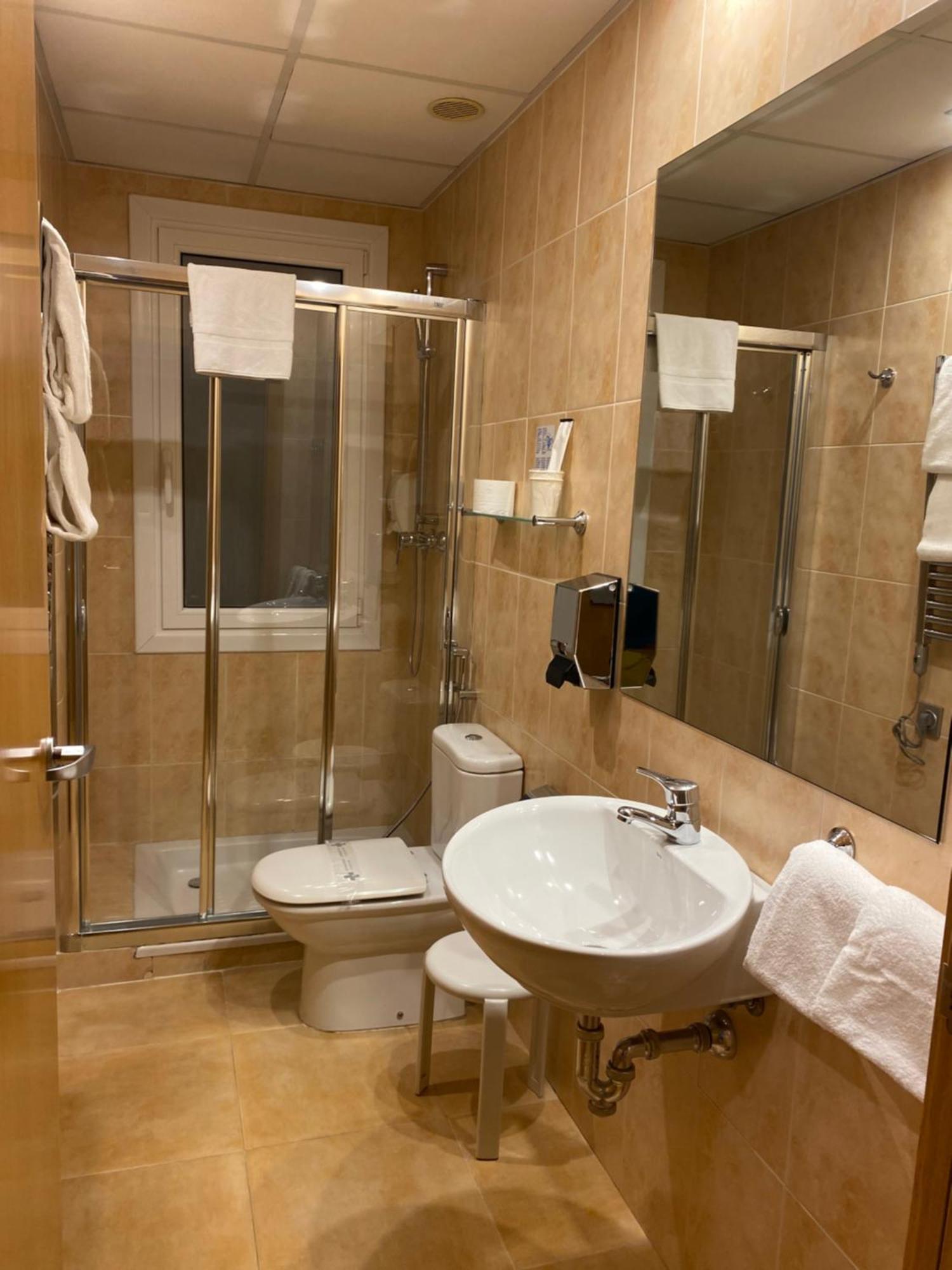Hotel Villa De Ermua Buitenkant foto